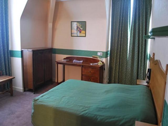 Logis Hotel & Restaurant - Le Normandie Caudebec en Caux Ruang foto