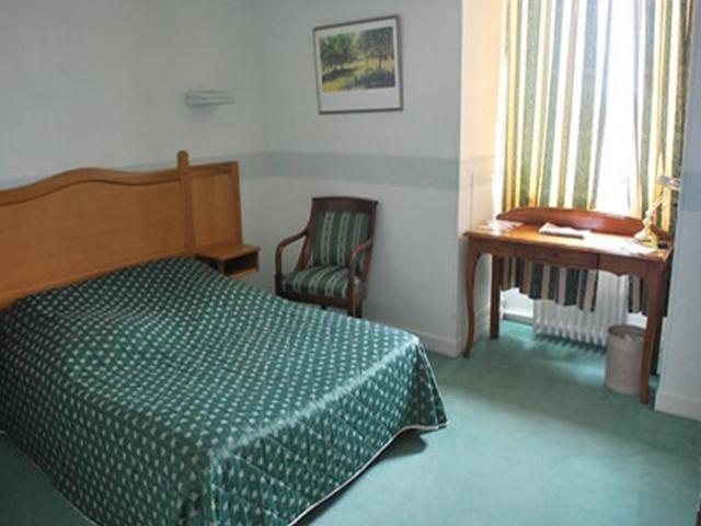 Logis Hotel & Restaurant - Le Normandie Caudebec en Caux Ruang foto