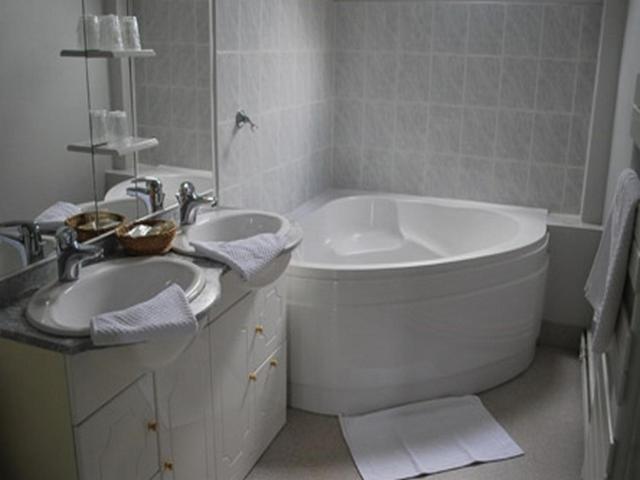 Logis Hotel & Restaurant - Le Normandie Caudebec en Caux Ruang foto