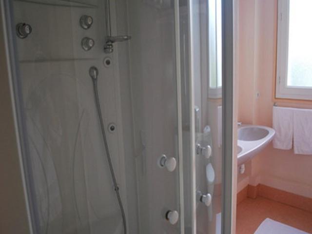 Logis Hotel & Restaurant - Le Normandie Caudebec en Caux Ruang foto
