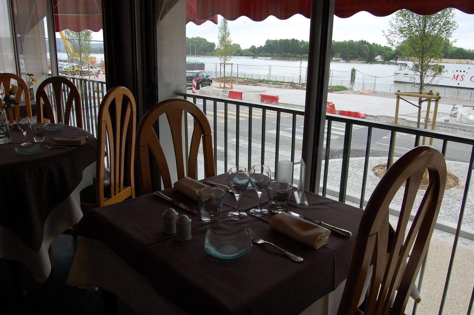 Logis Hotel & Restaurant - Le Normandie Caudebec en Caux Bagian luar foto