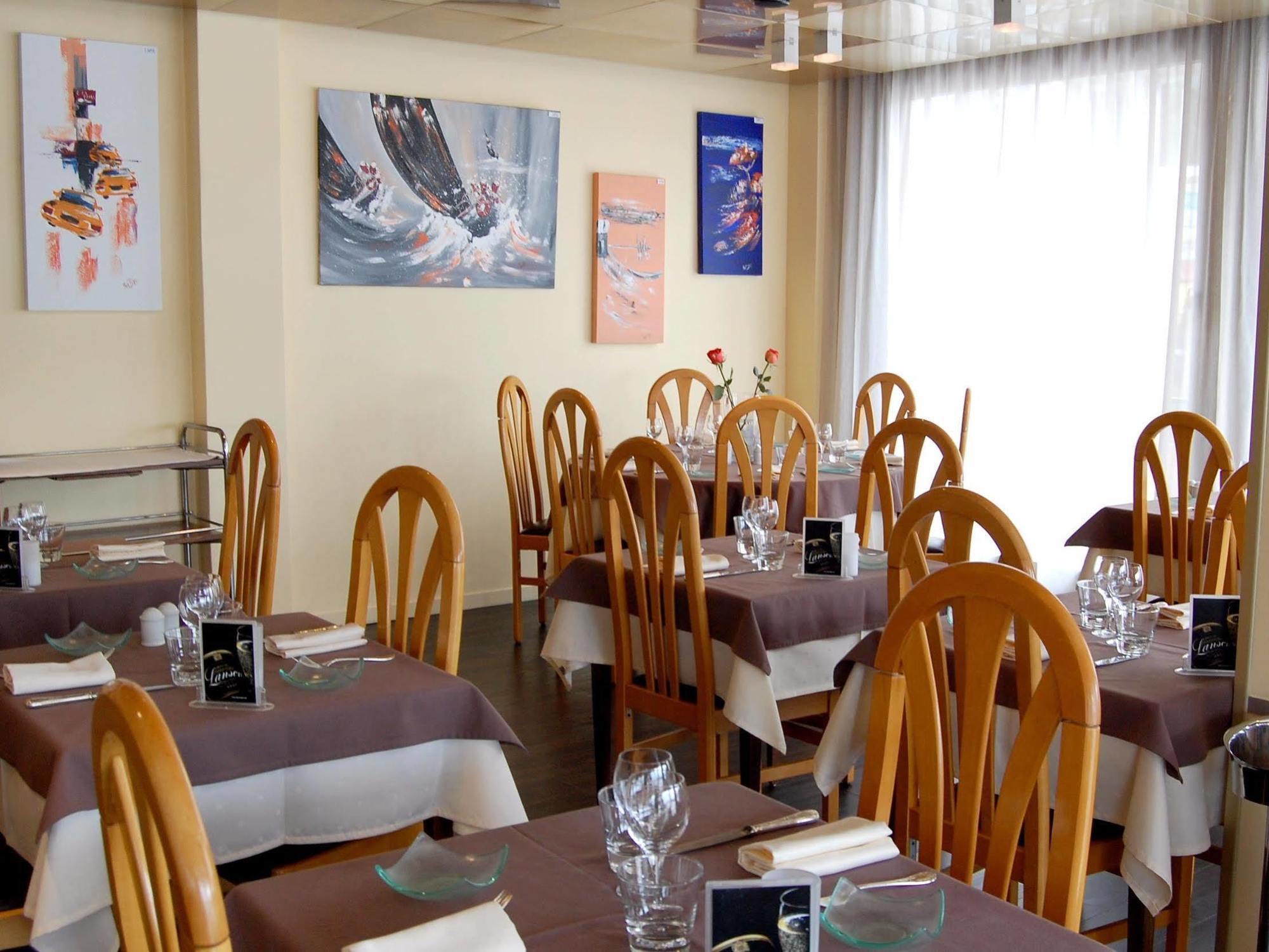 Logis Hotel & Restaurant - Le Normandie Caudebec en Caux Bagian luar foto