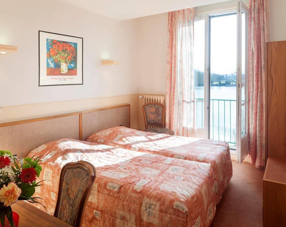 Logis Hotel & Restaurant - Le Normandie Caudebec en Caux Bagian luar foto