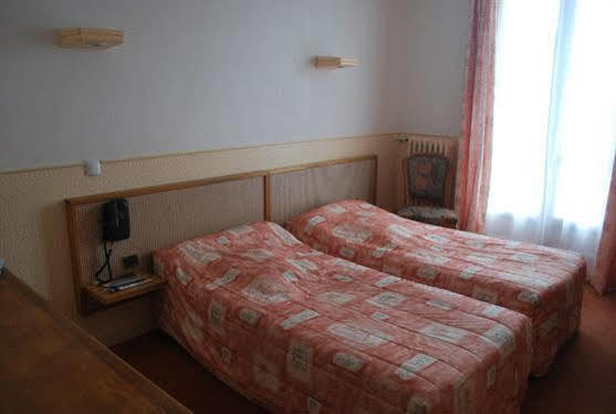 Logis Hotel & Restaurant - Le Normandie Caudebec en Caux Bagian luar foto