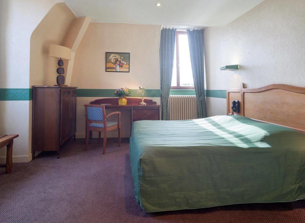 Logis Hotel & Restaurant - Le Normandie Caudebec en Caux Bagian luar foto